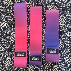 Workout 🏋️‍♀️ resistance ombré bands 3 sizes like new. Used once.
